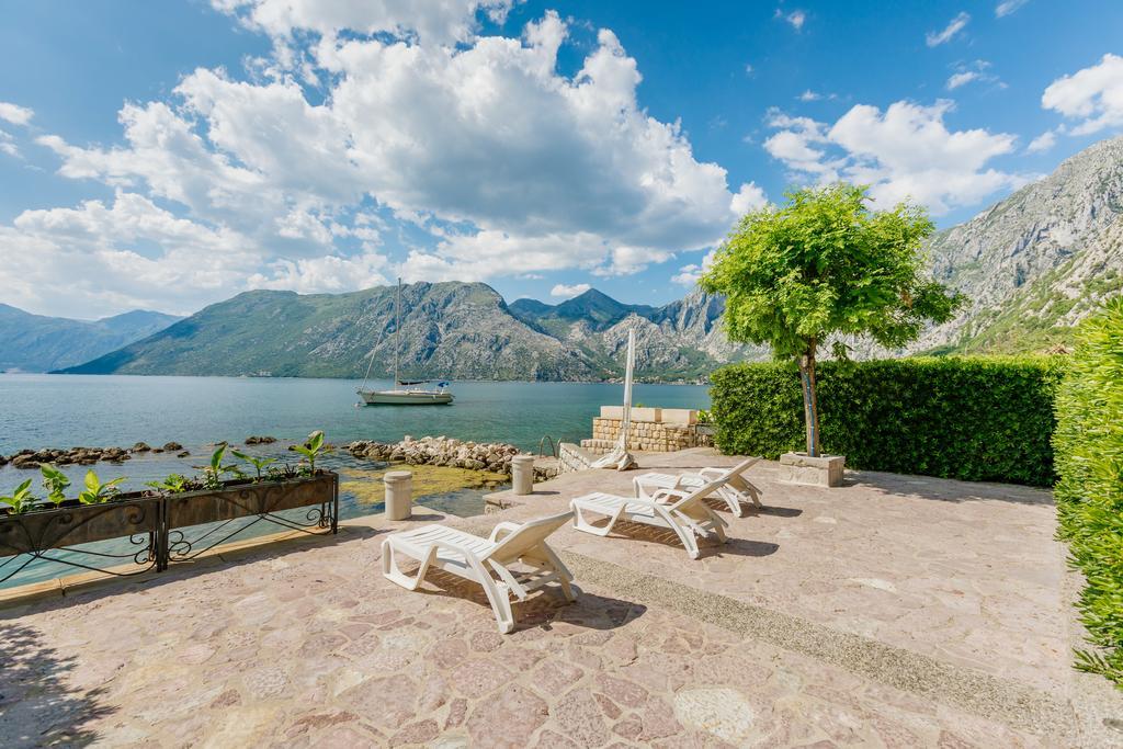 Villa Luxury Stone On The Sea With Private Pool And View Kotor Eksteriør billede